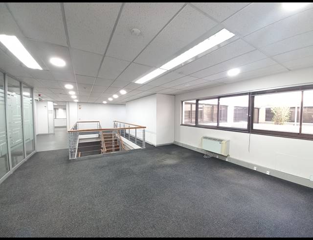 924M² OFFICE TO LET IN MOWBRAY